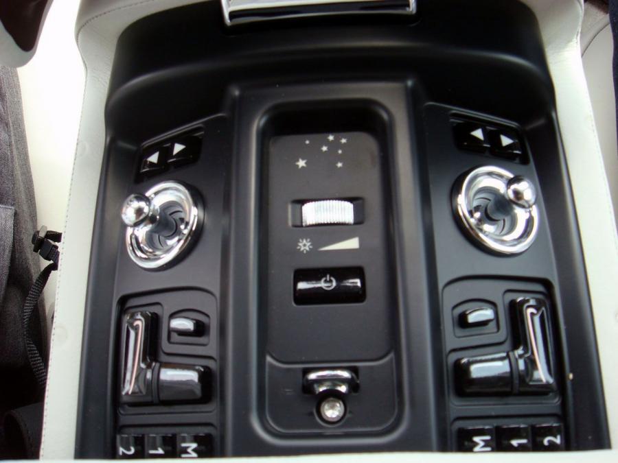  Rolls-Royce Phantom Coupe 2008 года  (фото 27 из 134)
